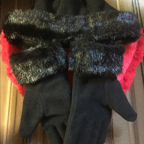 NEW W/O TAG 3PIECE BLACK FLEECE SET-HAT&GLOVES🛍 - Picture 2 of 7